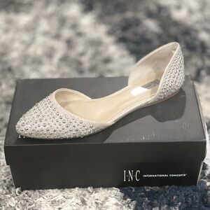 NEW NEVER WORN INC Margedun flats